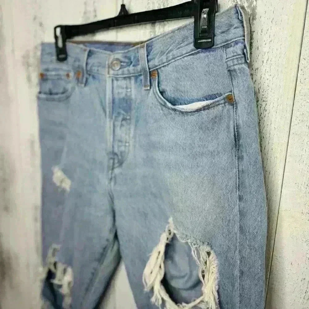 Levi’s Wedgie Distressed Straight Fit Women's Jeans in Light Wash Size 29 - Picture 6 of 10
